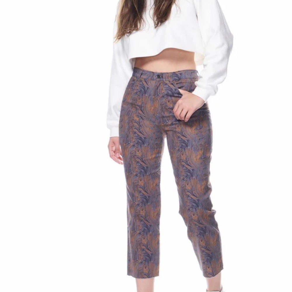 THE KIT. Women’s Cropped Alexa Jean 
Marbled Earth Blue/Brown